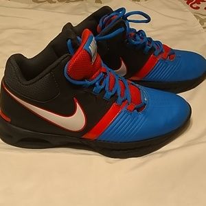 Nike tennis shoes/basketball shoes